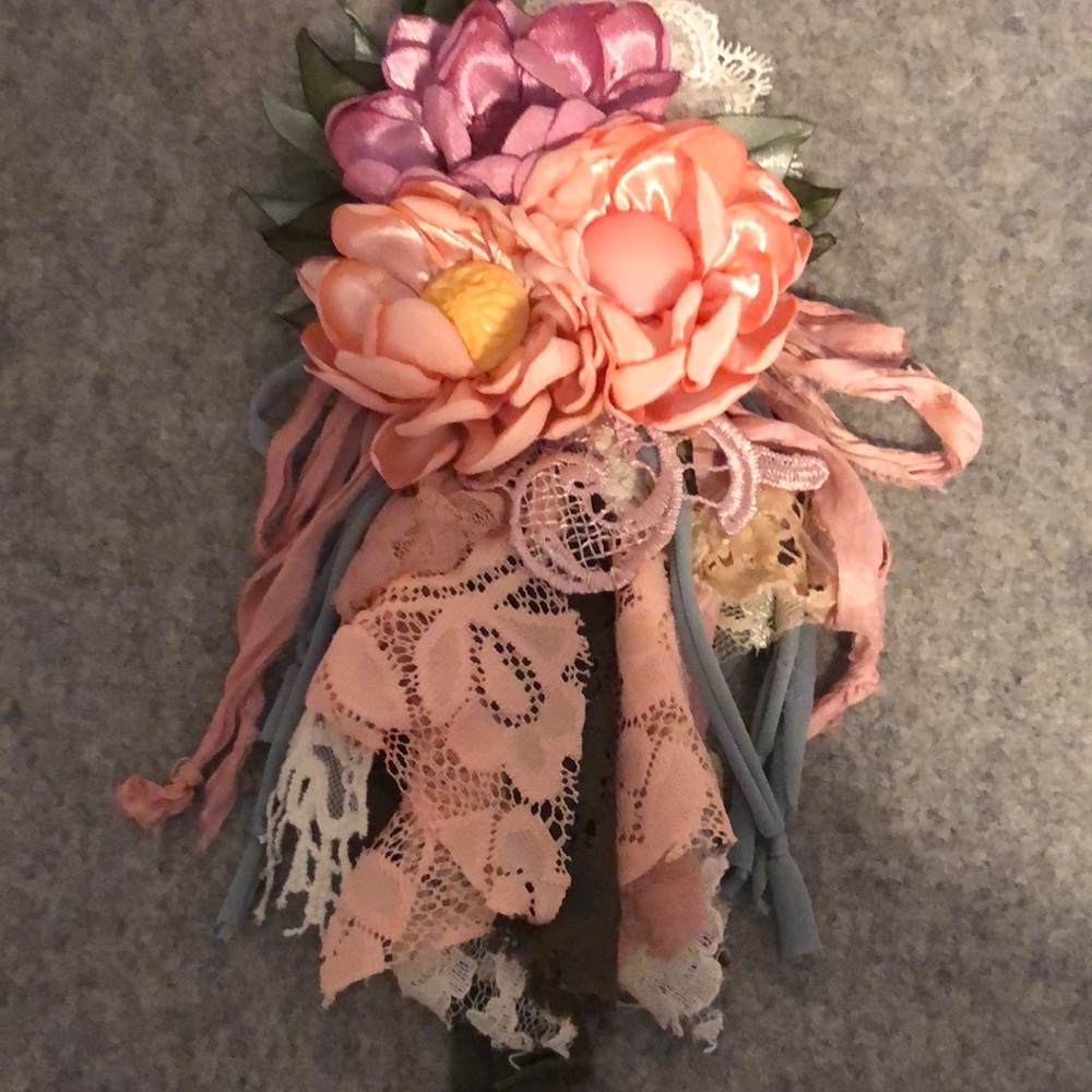 Flower pin